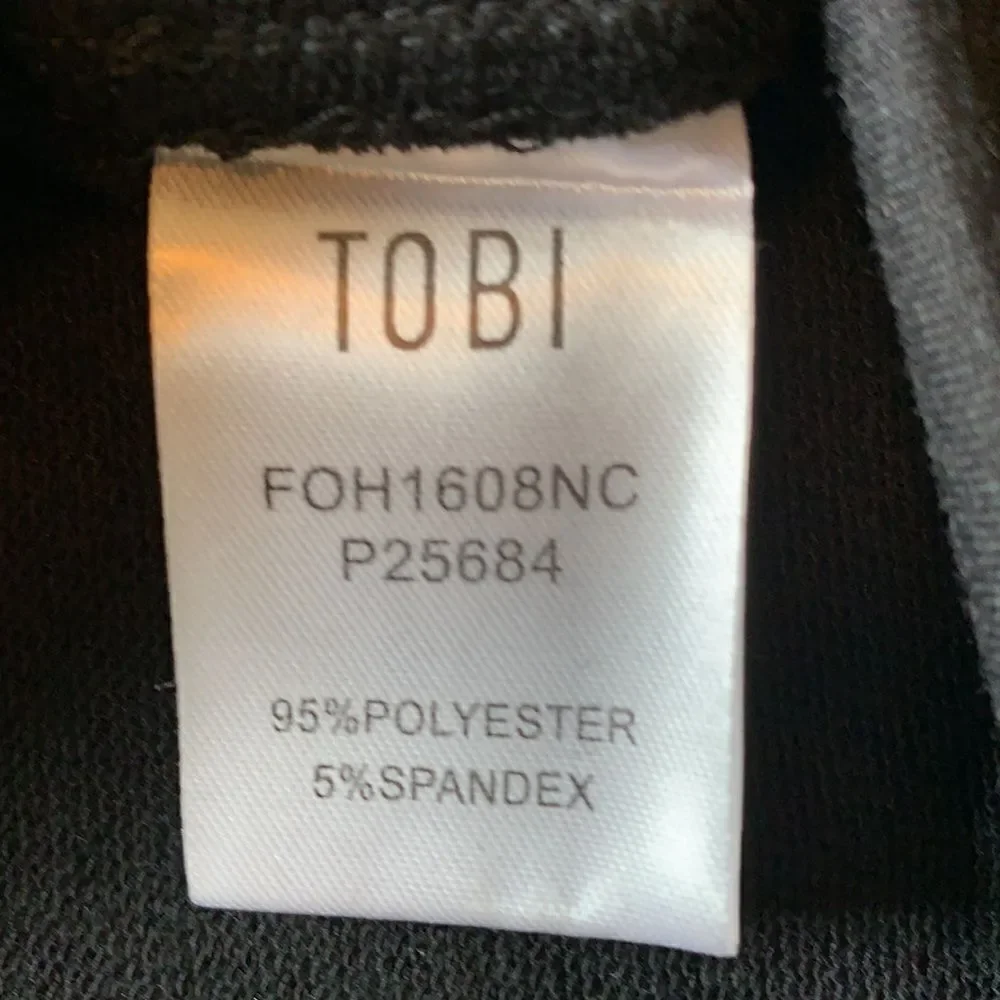 TOBI Women’s Cold Shoulder Zipper Back Fleece Dress Black Size Medium
